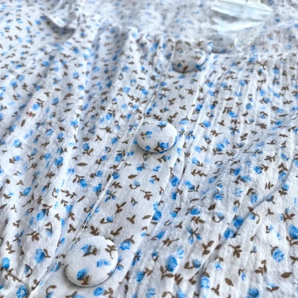 Red Dress Boutique Blue and White Floral Crop Top - Picture 7 of 13